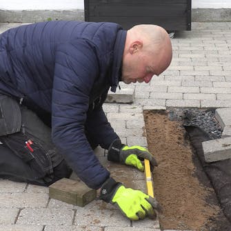 Fliserne skrider: Tjek med et vaterpas Fliserne skrider: Tjek med et vaterpas